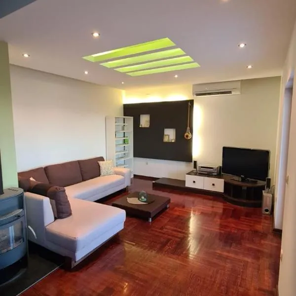 Oasis apartment with sea view and garden, hotel in Kastel Stari