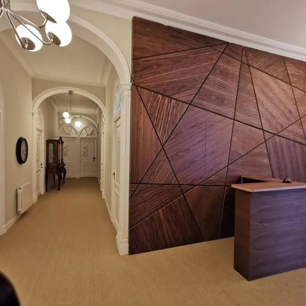 Plaza Pombo B&B - Hostal, hotel in Santander