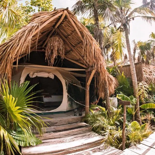 Uman Glamping & Cenote Tulum, hotel v destinaci Tulum