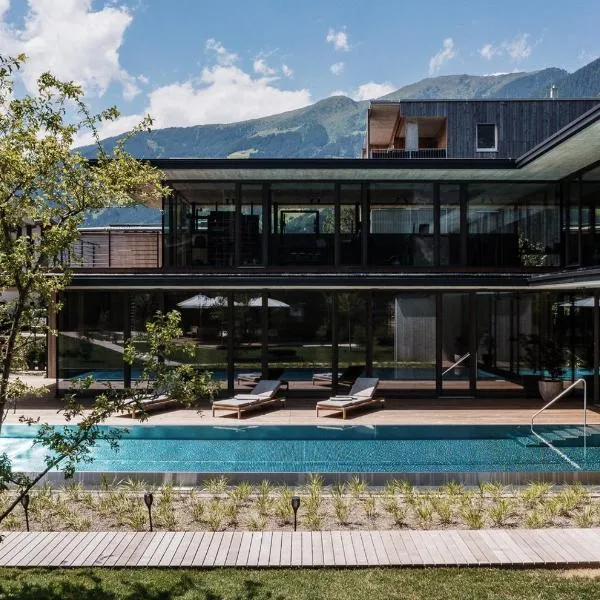 zelloon boutique hotel, hotell i Zell am Ziller