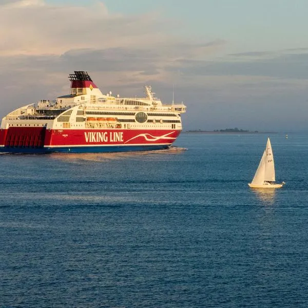 Viking Line ferry Viking XPRS - Night Cruise from Helsinki、ヘルシンキのホテル