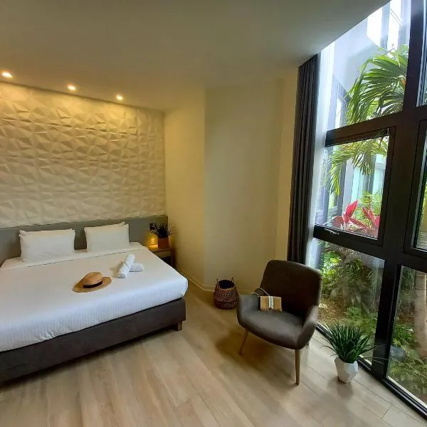 Adonis Cupecoy: Cupecoy şehrinde bir otel