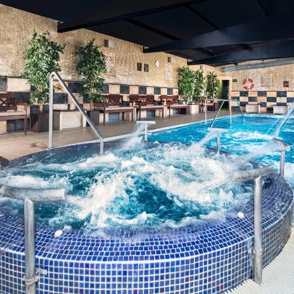Salles Hotel Aeroport de Girona, hôtel à Riudellots de la Selva
