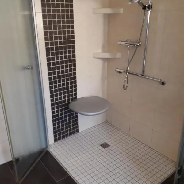 Top EG Rollstuhlwohnung 80qm zum Herbst- und Winterpreis, Hotel in Utarp