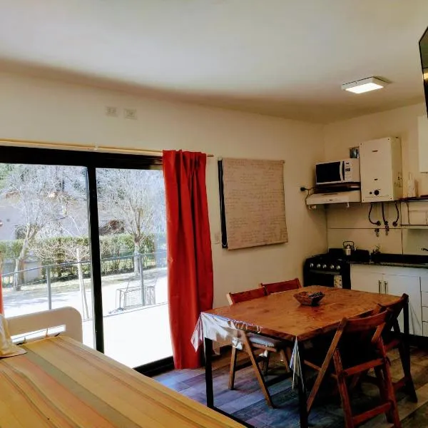 Casa EL SENDERO DEL ARROYO, hotel v destinaci Villa General Belgrano