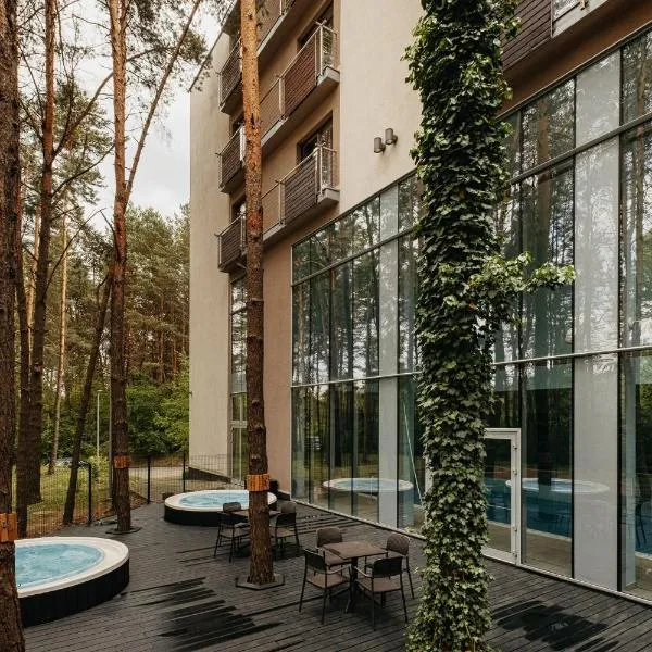 Hotel Uroczysko, מלון בCedzyna
