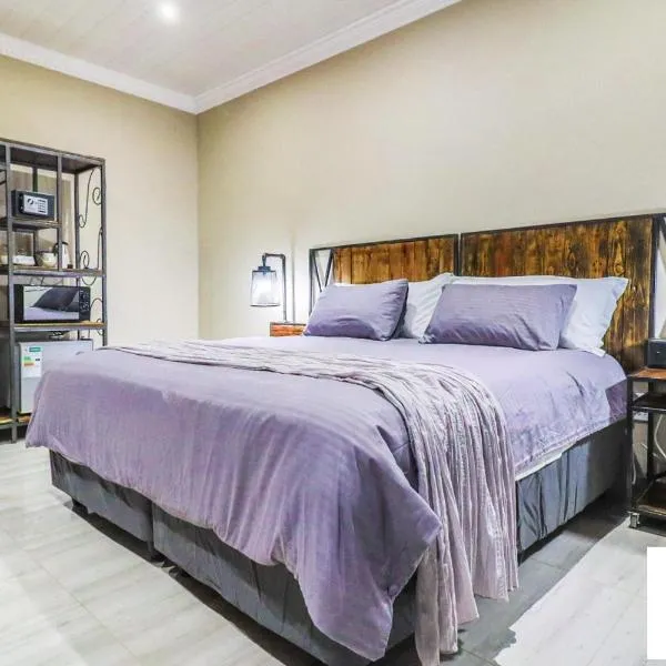 42 Upon Williams Guesthouse, hotel u gradu 'Klerksdorp'