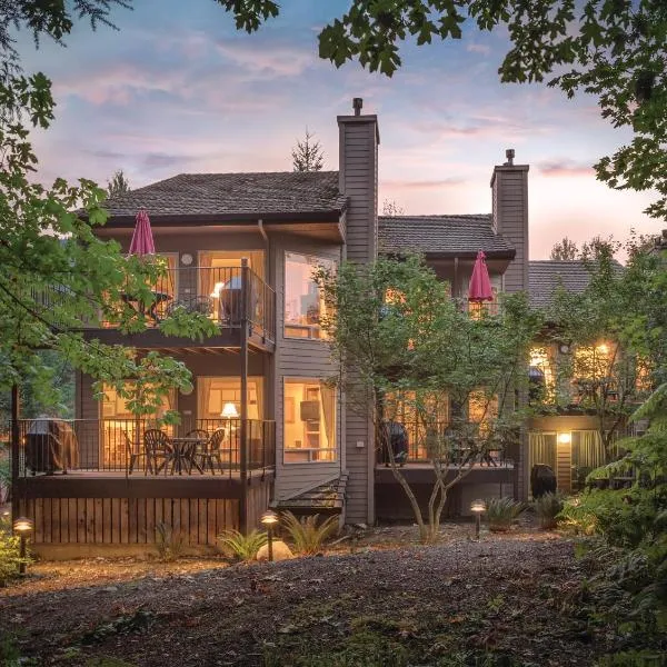 Whispering Woods Resort, hotel in Welches