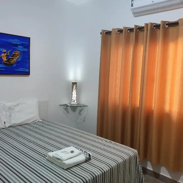 Suite 03 - Independente, privativa e aconchegante、クイアバのホテル