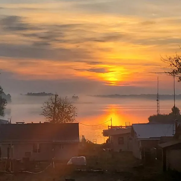 Stoneburg Cove Cottages, hotell sihtkohas Carrying Place