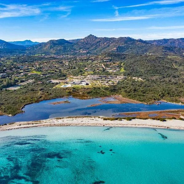 Baglioni Resort Sardinia - The Leading Hotels of the World, hotel v destinaci San Teodoro