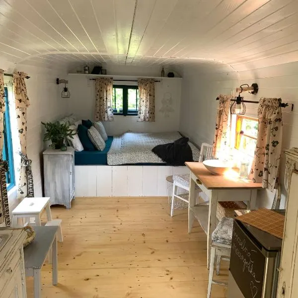 Kouzelná maringotka, hotel en Horní Chřibská