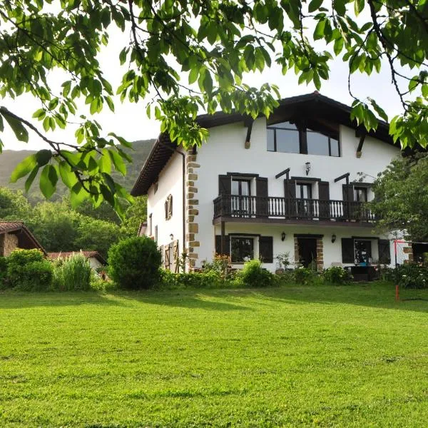 CASA MENDILORE, hotel in Hondarribia