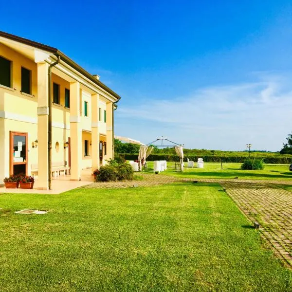 Il Paradello Albergo، فندق في Porto Levante