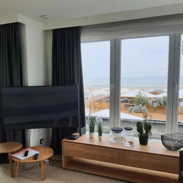 Koksijde Zeedijk La Digue 101 appartement met garage - frontaal zeezicht - adult only，位于科克赛德的酒店