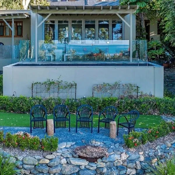 Beachfront Dolphin Cabin, hôtel à Oak Beach