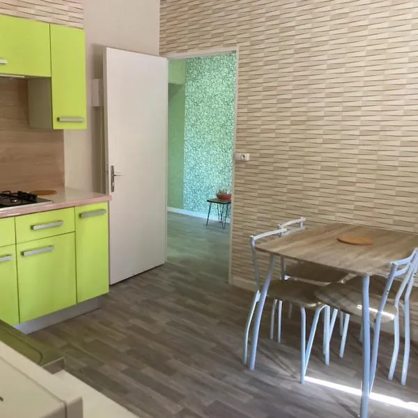 Appartement La Libellule, professionnels et vacanciers, hotel en Compreignac