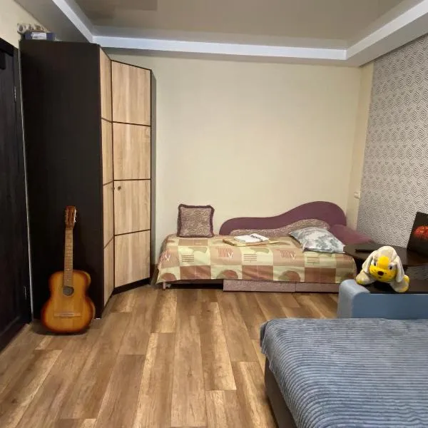 Apartment 30 m2 on Sergei Esenin 11, hotel v destinaci Charkov