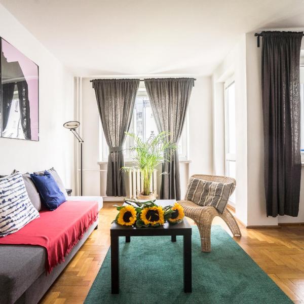 oompH Warsaw Central 3-bedroom Flat