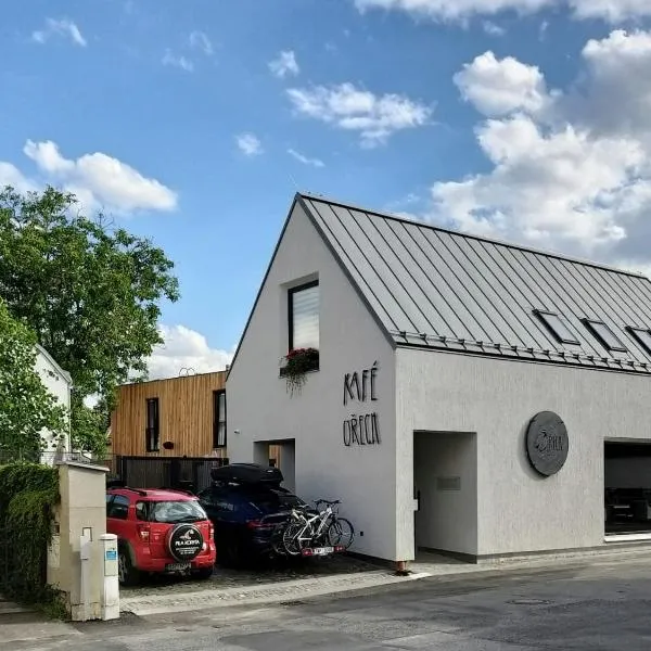 Kafé Ořech, hotel di Mnichovo Hradiste