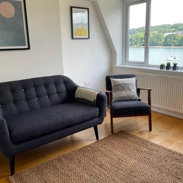Apartment with stunning views of Menai Strait., hotel in Menai Bridge