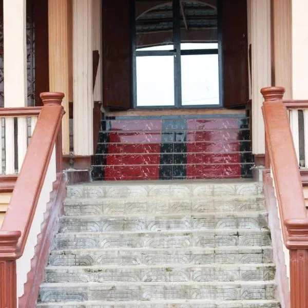 Jennabwa Lodge and Restaurant, hotel in Freetown