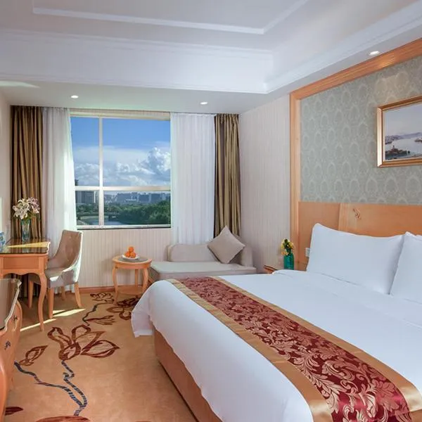 Vienna Hotel Shenzhen Guanlan Renming Road Heping, hotel in Tiantangwei