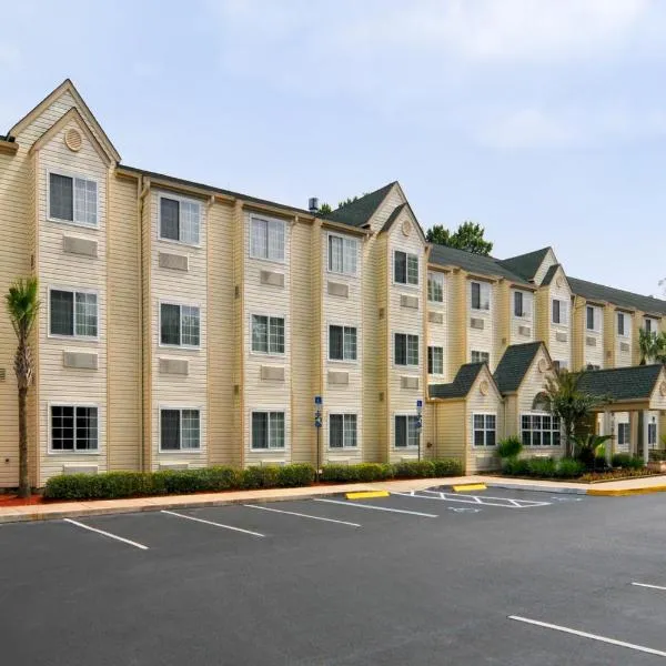 Hometown Inn & Suites Jacksonville Butler Blvd./Southpoint, hotel in Jacksonville