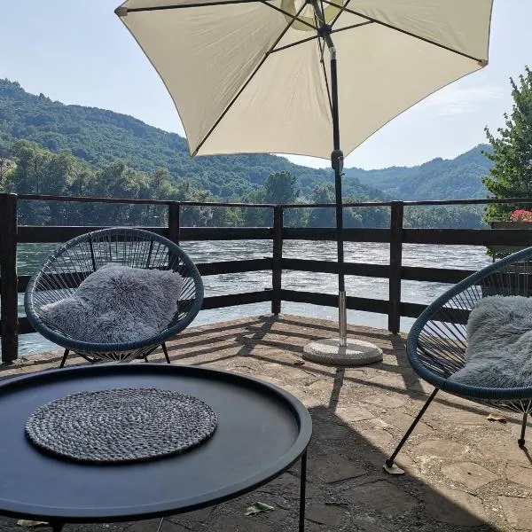 Kutak na Drini, hôtel à Ljubovija