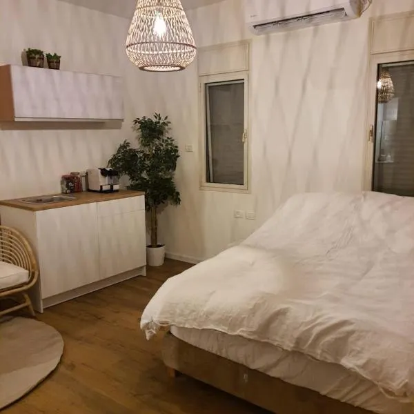 חדר במדבר, hotel a Beʼer Ora