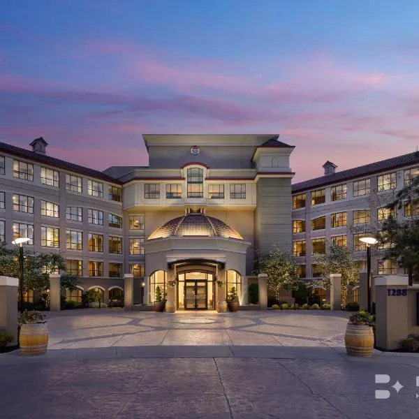 The Royal Kelowna - Bellstar Hotels & Resorts, hotel in Kelowna