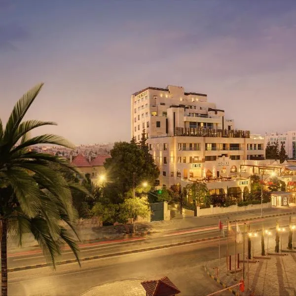 The House Boutique Suites, hótel í Amman