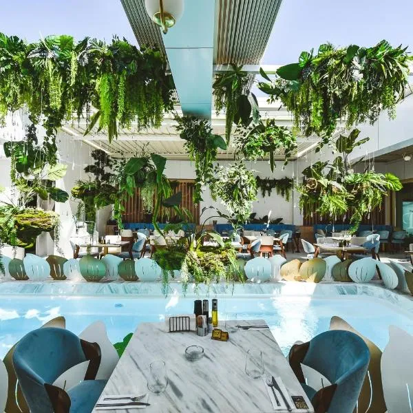 维拉雷纳酒店,位于康斯坦察的酒店