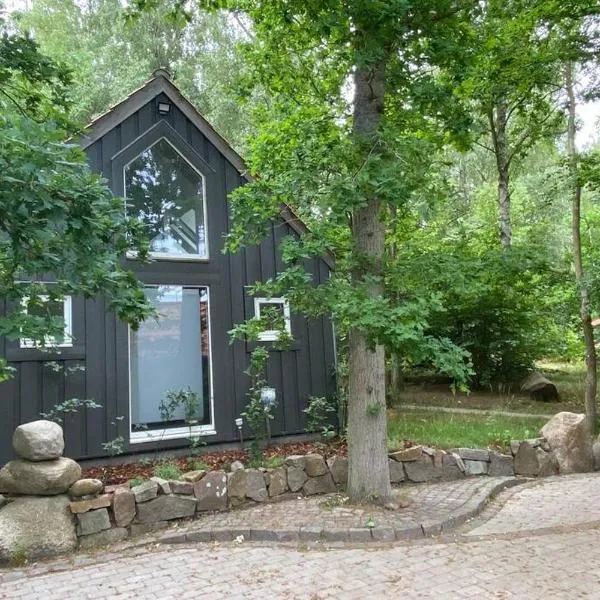 Oak Cottage near Rønne & Beach, hotel in Rønne