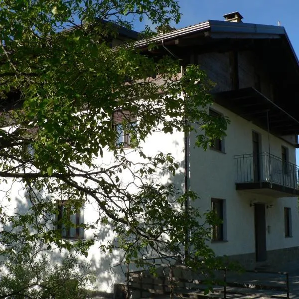 La Via del Sole, hôtel à Suse