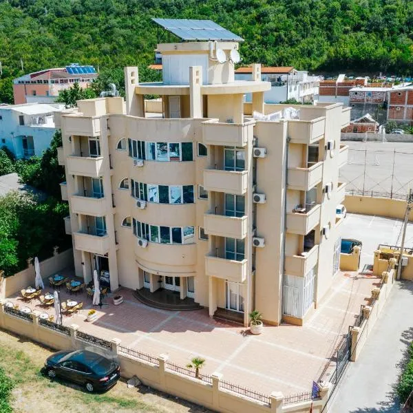 HOTEL DANA, hotel di Čanj
