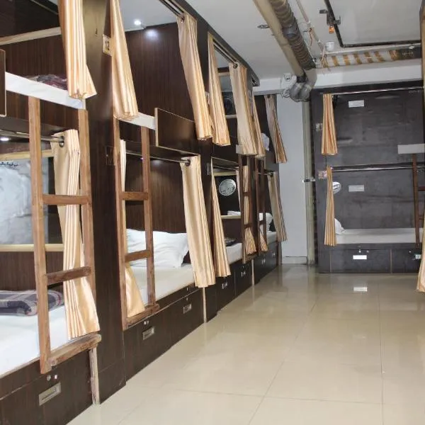 PARADISE AC DORMITORY，巴雷利的飯店