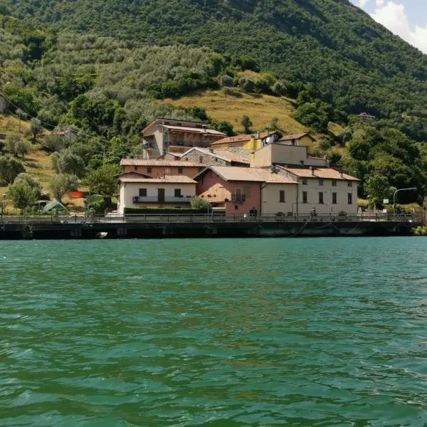 Amore di lago, hotel v destinaci Tavernola Bergamasca