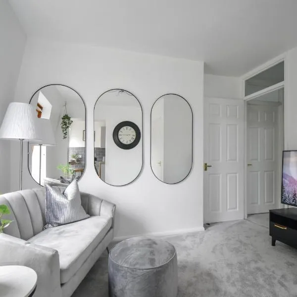 Stylish One Bed Apartment Near Cotswolds RAF, hotel v destinácii Carterton
