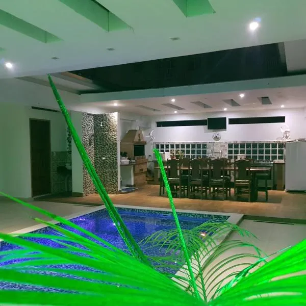 MANSÃO FRENTE A PRAIA - Locação de Suítes Privativas, hotel em Ubatuba