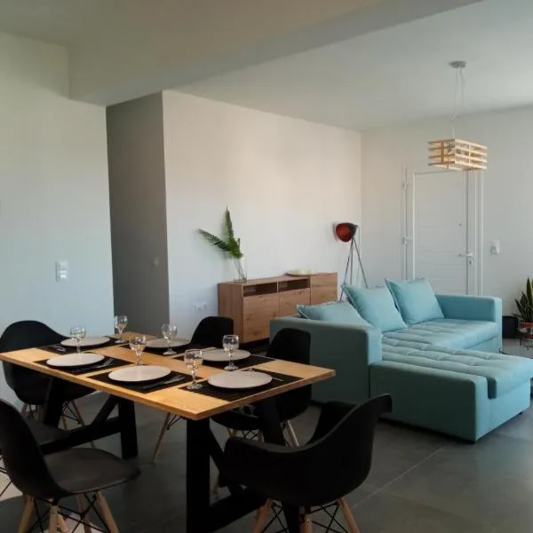 Seaside luxury apartment, hotel en Análipsi