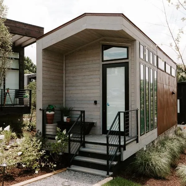 Ironwood Grove, Tiny House Hotel, hotel in Nashville