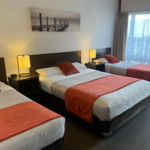 Ploughmans Motor Inn, hotel in Horsham