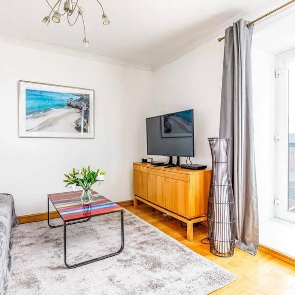 Fresh, modern West End apartment beside Hydro, Glasgow
