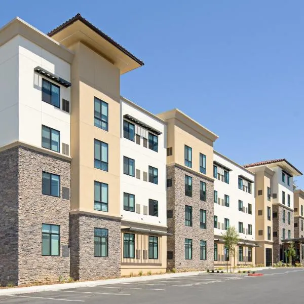 Holiday Inn Express & Suites - Valencia - Santa Clarita by IHG, отель в городе Валенсия