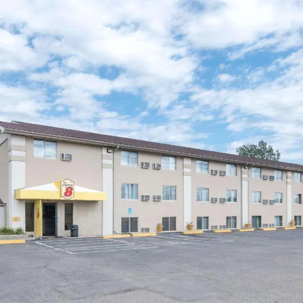 Super 8 by Wyndham Watertown, hotel v destinaci Watertown
