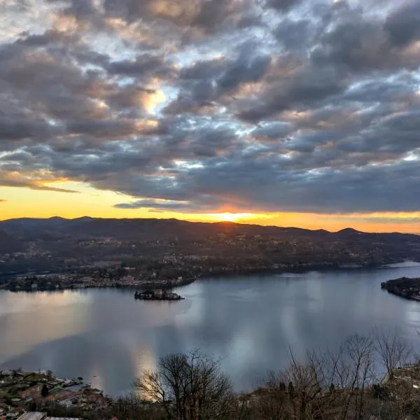 Hotel Panoramico SPA lago d'Orta Only Adults、Madonna del Sassoのホテル