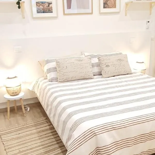 SUITE BLANC APARTMENTS - Monolocali indipendenti con cucina e bagno privato - Check-in e check-out con codice in autonomia h24 - Terrazza in comune NECESSARIO AVERE WATHSAPP O APP DI MESSAGGISTICA ISTANTANEA PER FOTO E VIDEO, hotel v destinaci Guspini