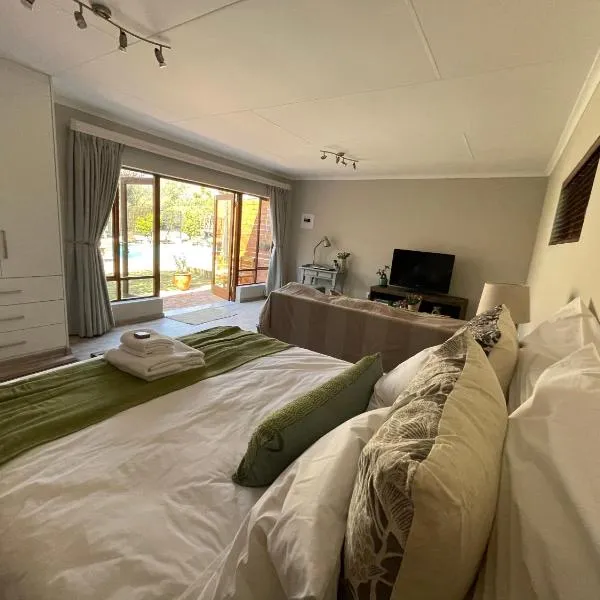 Olive Branch Cottage off grid, hotel in Benoni