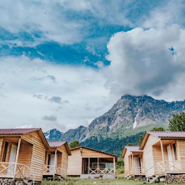 Cottages SHIKHRA - კოტეჯები შიხრა, hôtel à Mazeri